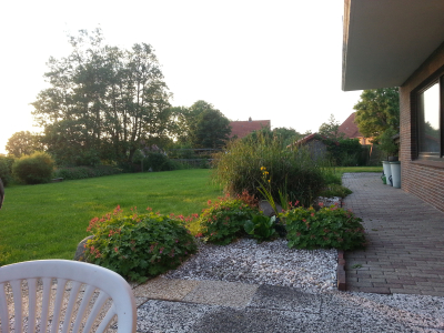 Terrasse und Garten mit Stuhl